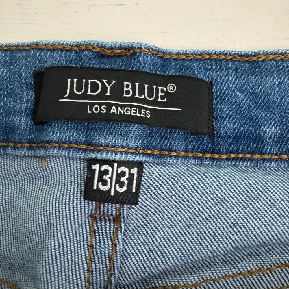 Judy Blue 90's Straight Fit Distressed Denim Jeans Size 13/31 - Picture 10 of 13